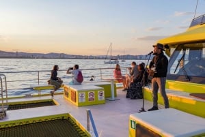 Barcelona: catamarancruise met livemuziek overdag of bij zonsondergang