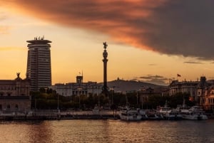 Barcellona: crociera diurna o al tramonto in catamarano con musica dal vivo