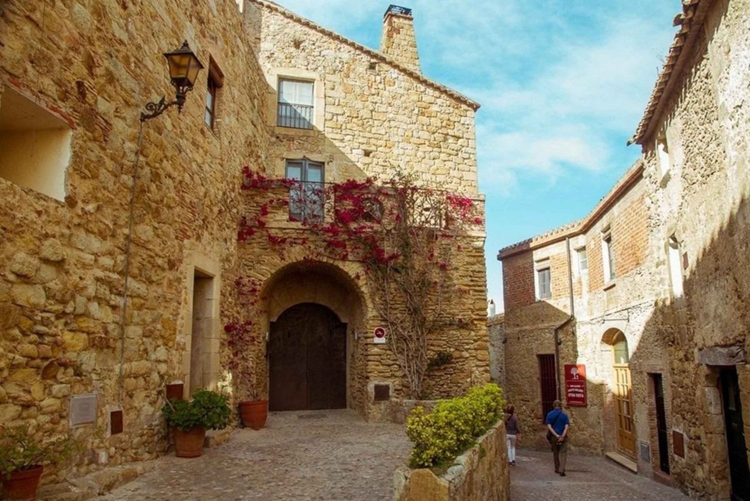 Barcelona: Girona Private Day Trip with Local Guide