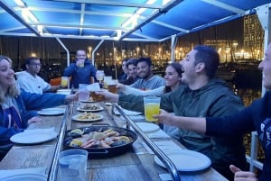 Barcelona: privéavondcruise met diner en drankjes