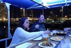 Barcelona: Privat kveldscruise med middag og drikke