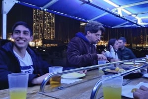 Barcelona: Privat aftenkrydstogt med middag og drikkevarer