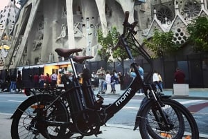 Barcellona: esplora la città con le e-bike a noleggio ecologiche