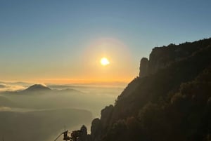 Barcelona: Excursão a Montserrat de manhã cedo com a Madona Negra