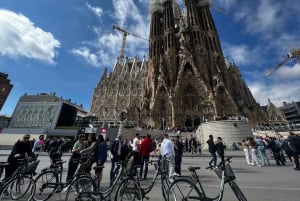 Barcelone : Visite privée en E-Bikes / Scooter électrique