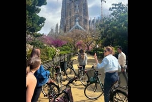 Barcelona: Tour privado en E-Bikes / Scooter eléctrico