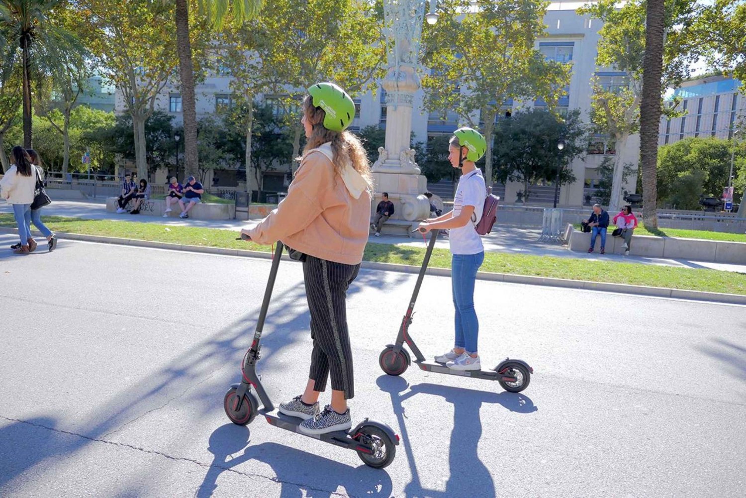 Barcelona: Elektrisk scootertur med live guide