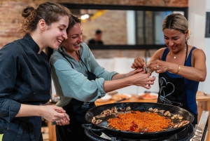 Barcelona Evening Cooking Class: 5-Course, 3 Paellas & Cava