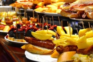 Barcelone : Visite pied à pied en soirée dans le quartier de Gaudi avec Tapas