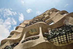 Barcelone : Visite pied à pied en soirée dans le quartier de Gaudi avec Tapas