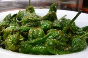 Barcelone : Visite pied à pied en soirée dans le quartier de Gaudi avec Tapas