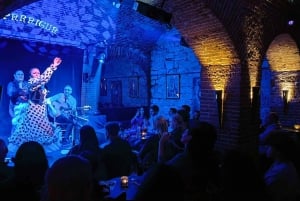 Barcelona: Exclusive Flamenco Show at El Paraigua with Drink