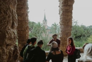 Barcelona: Exclusive Park Güell Private Guided Tour