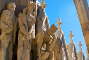 Barcelona: Exclusive Sagrada Familia Private Guided Tour