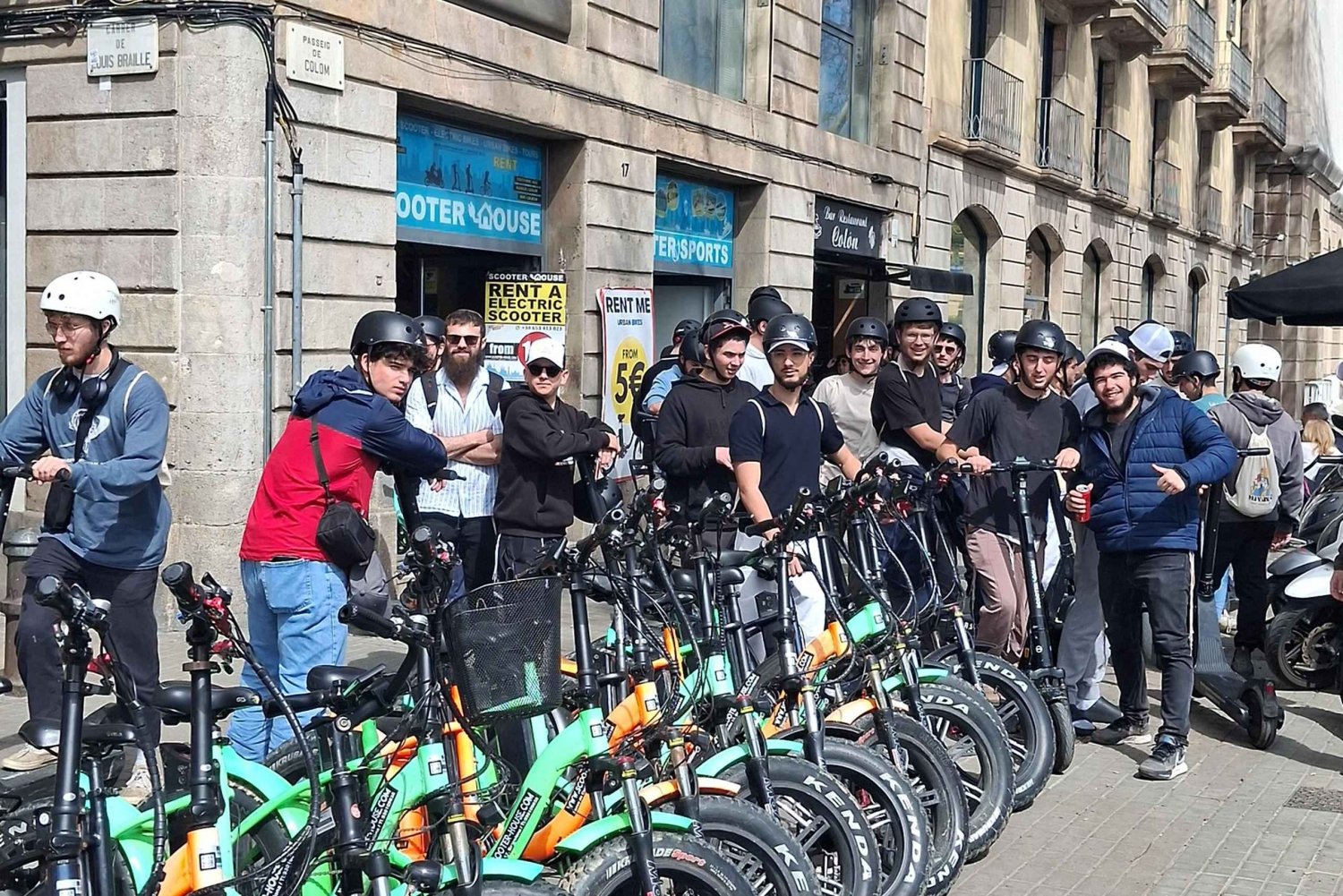 Barcelone : explorez le centre-ville et la plage en trottinette électrique et en vélo électrique
