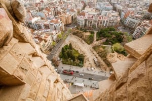 Barcelona: Excursão sem Fila Sagrada Família com Torres