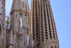 Barcelona: Fast-Track Sagrada Familia and Towers Guided Tour