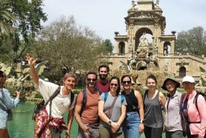 Barcelona First Time: City bike tour highlights with locals