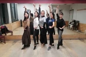 Barcelona: Flamenco Class Experience