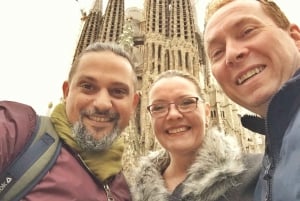 Barcelona: wycieczka piesza dla smakoszy z biletami do Sagrada Familia