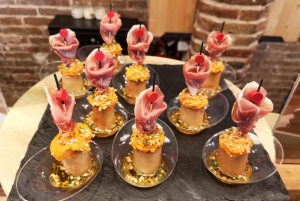 Barcellona: tour gastronomico a piedi con i biglietti per la Sagrada Familia