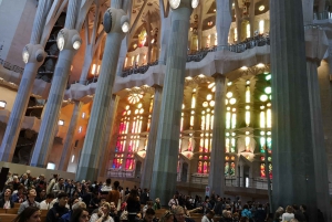 Barcelona: Foodie Walking Tour med Sagrada Familia-billetter