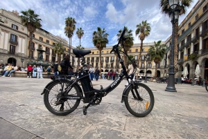 Barcellona: noleggio di biciclette/e-bike per l'intera giornata con casco e lucchetto