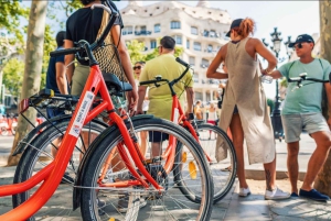 Barcellona: noleggio di biciclette/e-bike per l'intera giornata con casco e lucchetto