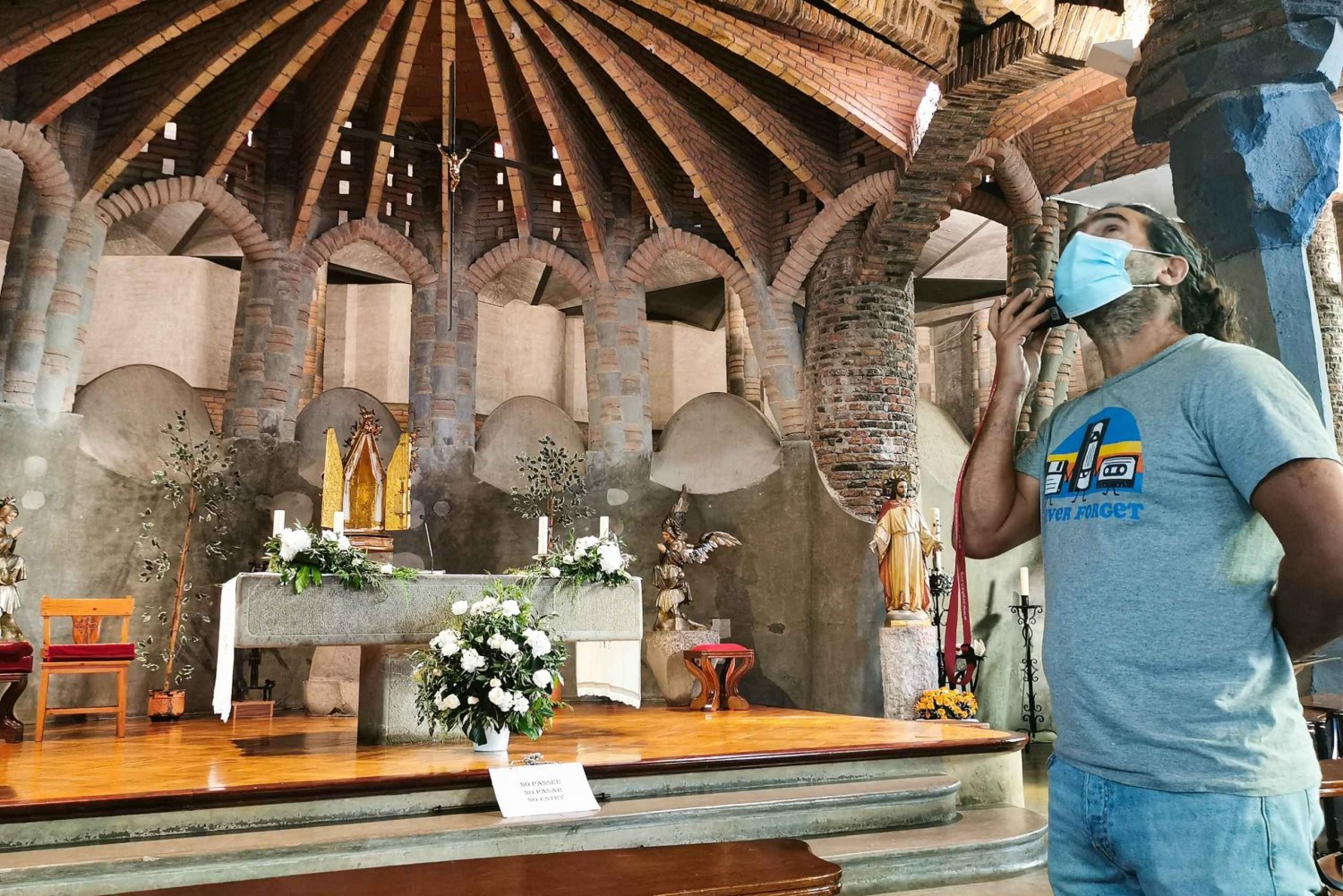 Barcelona: Visita privada de un día completo al arte menos conocido de Gaudí