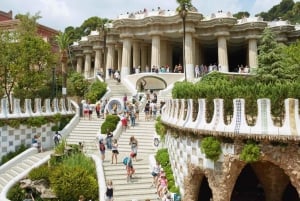 Barcelona in 1 Day: Sagrada Familia, Park Guell & Pickup