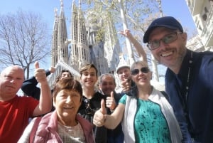 Barcelona in 1 Day: Sagrada Familia, Park Guell & Pickup