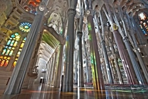 Barcelona in 1 Day: Sagrada Familia, Park Guell & Pickup