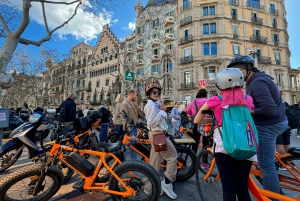Barcelona: City Highlights Tour de E-Bike