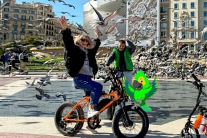 Barcelona: Rondleiding door Gaudi per fiets, e-bike of e-scooter