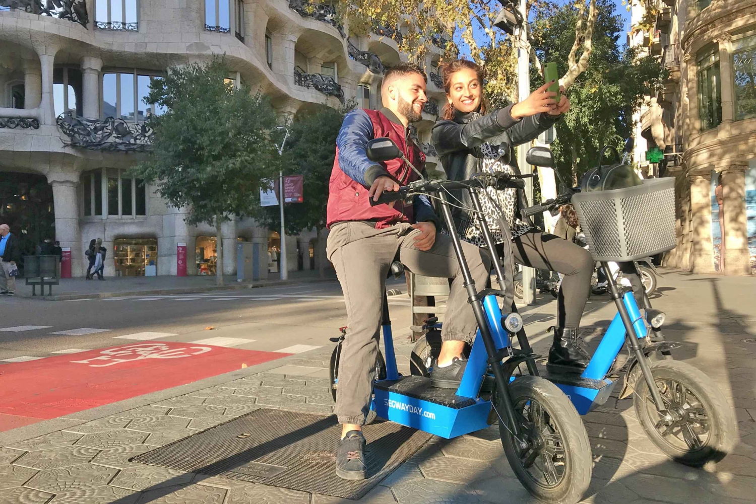 Barcelona: Gaudí eScooter Tour