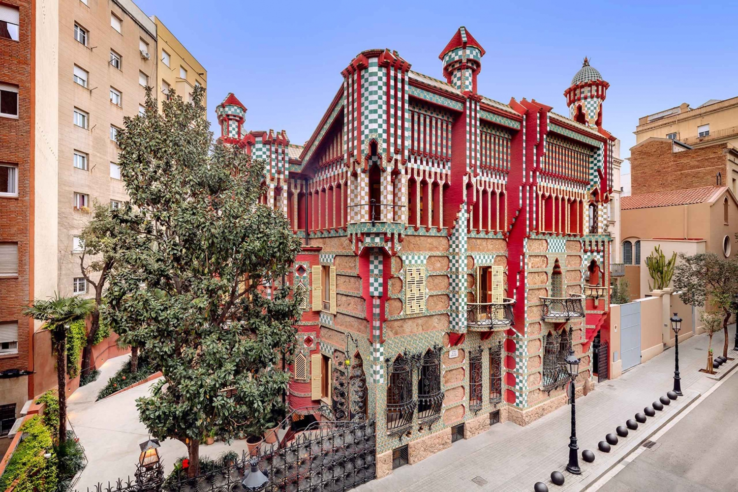 Barcellona: tour a piedi di Gaudí con Casa Vicens e Casa Milà