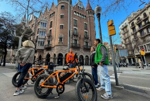Barcelona: Stadsrondleiding met gids en fiets/e-bike tour
