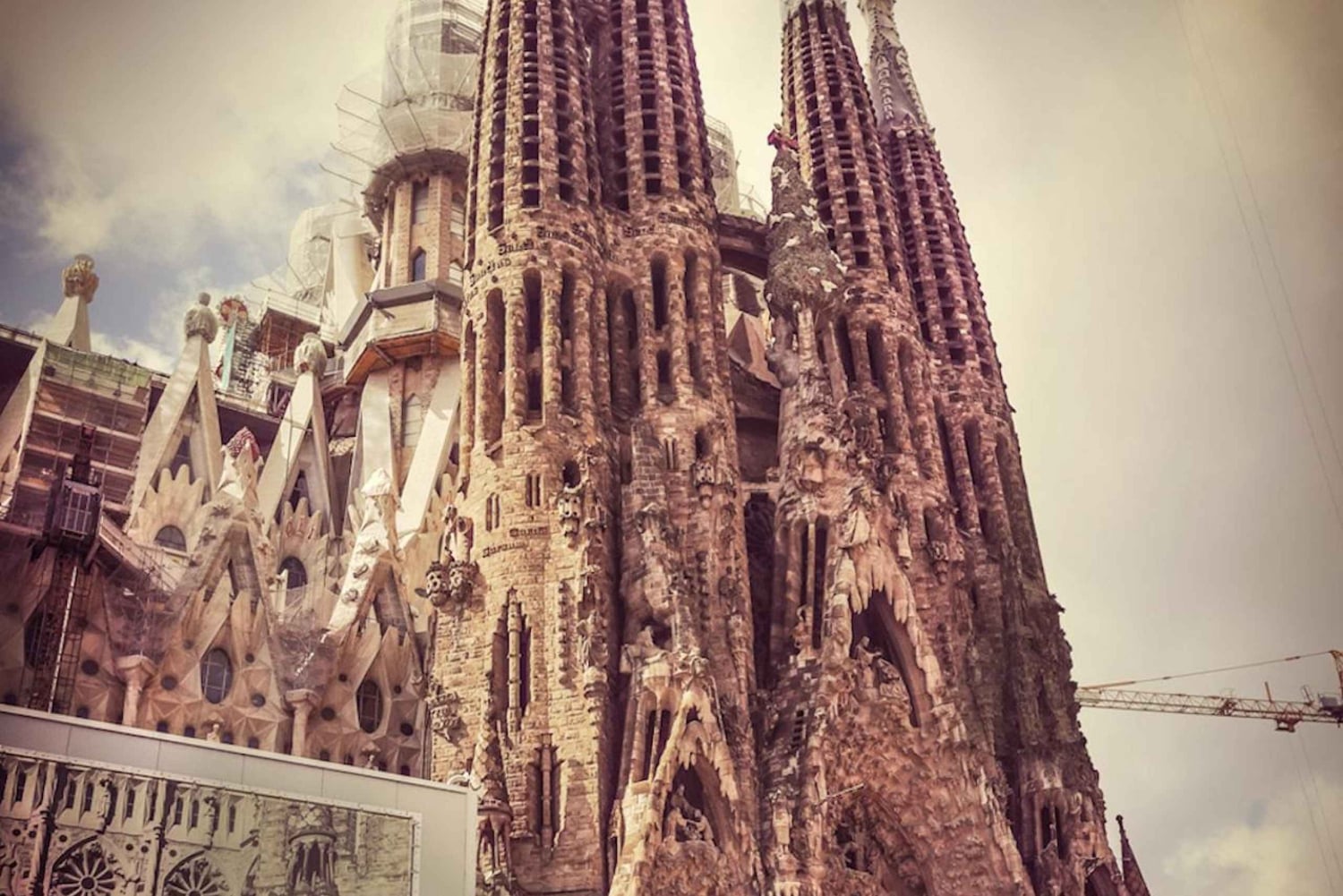 Barcelona: prywatna wycieczka po mieście śladami Gaudiego z wizytą w Sagrada Familia