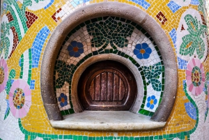 Barcelona: Gaudi Private City Tour with Sagrada Familia