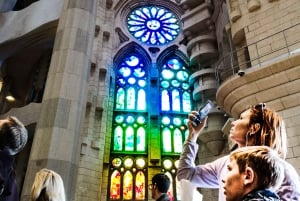 Barcelona: prywatna wycieczka po mieście śladami Gaudiego z wizytą w Sagrada Familia