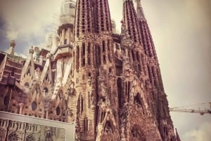 Barcelona: prywatna wycieczka po mieście śladami Gaudiego z wizytą w Sagrada Familia