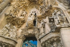 Barcelona: prywatna wycieczka po mieście śladami Gaudiego z wizytą w Sagrada Familia