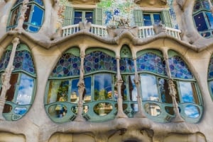 Barcelona: Gaudí Walking Tour