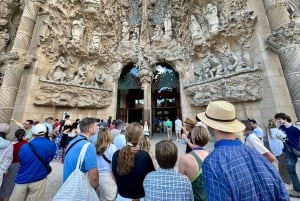 Barcelona: Gaudi's Sagrada Familia Small Group Guided tour