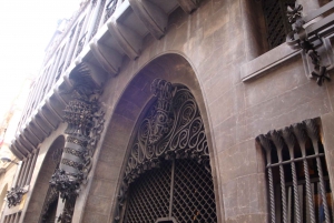 Barcelona: German City Tour from Gaudí's Perspective