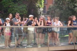 Barcelona: German City Tour from Gaudí's Perspective