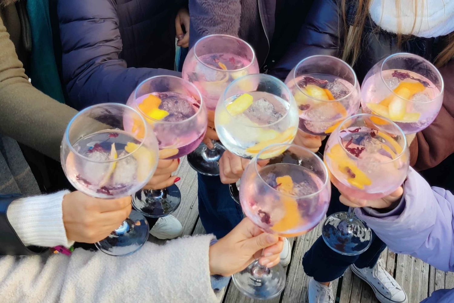 Barcelona: Warsztaty z ginu z tonikiem i rejs o zachodzie słońca