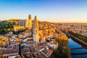 Barcelona: Visita guiada de un día a Girona y billete de tren de alta velocidad