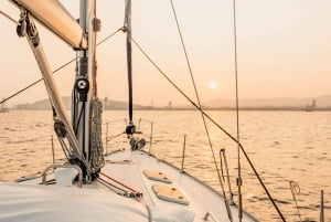 Barcelona: experiência de navegação dourada com tapas e cava