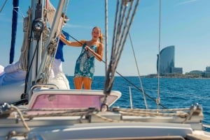 Barcelona: experiência de navegação dourada com tapas e cava